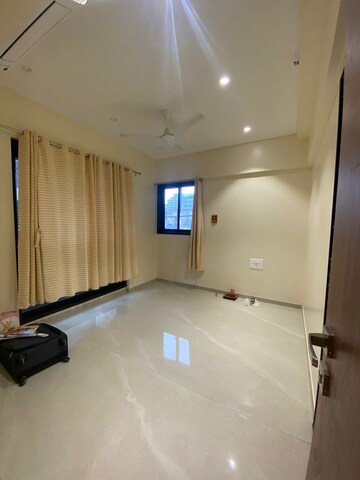 Room in 3 BHK Apartment at Mayfair Enclave, Khar West – for Sale