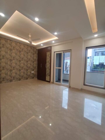 Room in 2 BHK Apartment at Saket – for Rent