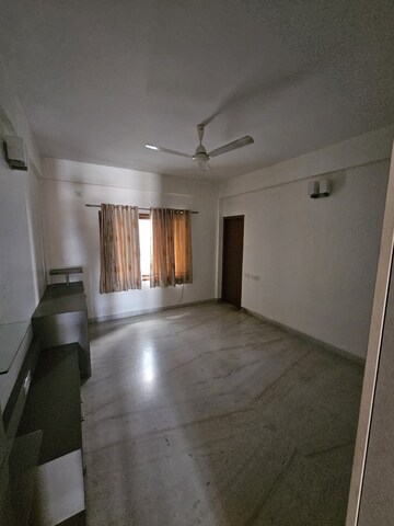 Room in 3 BHK Apartment at Orchid View, Sadashiva Nagar – for Rent