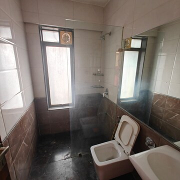 Bathroom in 4 BHK Apartment at DLH Sorrento, Veera Desai Industrial Estate – for Rent