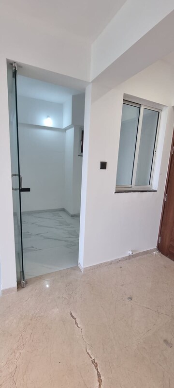 Room in 3 BHK Apartment at Shroff Aureta, Koregaon Park Annexe – for Rent