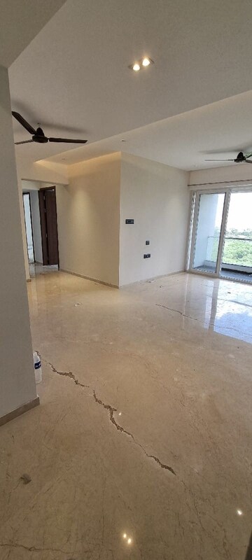 Room in 3 BHK Apartment at Shroff Aureta, Koregaon Park Annexe – for Rent