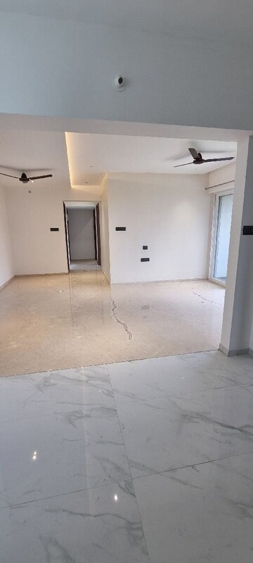 Room in 3 BHK Apartment at Shroff Aureta, Koregaon Park Annexe – for Rent