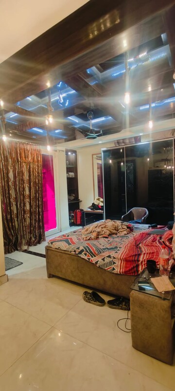Master Bedroom in 3 BHK Apartment at Shipra Neo, Shipra Suncity – for Rent