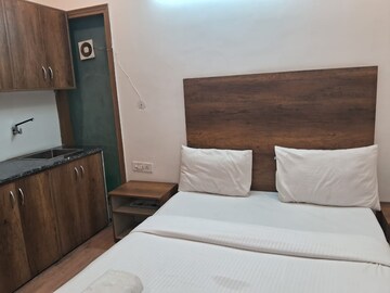 Furnished Amenities in 1 RK Builder Floor at Unitech South City II, Sector 50 – for Rent