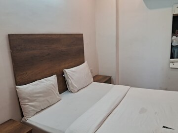 Bedroom in 1 RK Builder Floor at Unitech South City II, Sector 50 – for Rent