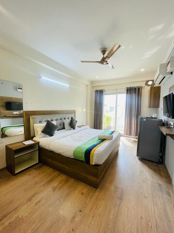Bedroom in 1 RK Builder Floor at Unitech South City II, Sector 50 – for Rent
