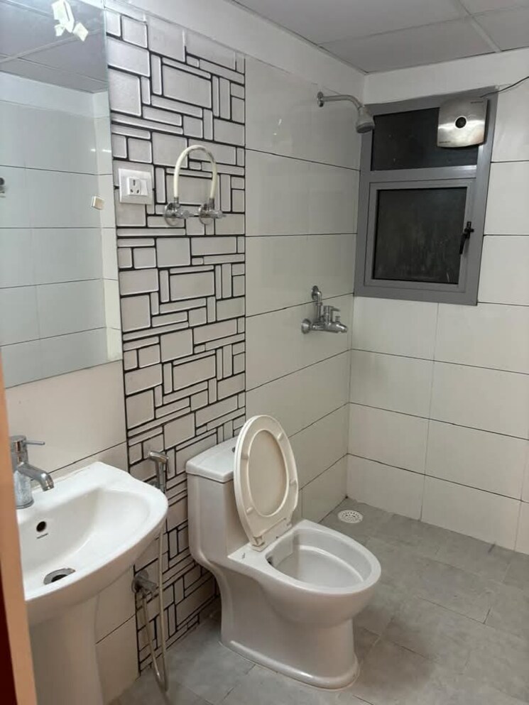 Bathroom, gulshan-bellina 2 Bedroom 1105 Sq.Ft. Apartment In Sector 16 Greater Noida Greater Noida 7892555