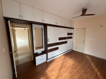 Room in 2.5 BHK Apartment at Kolte Patil Raaga, Hennur Road – for Rent