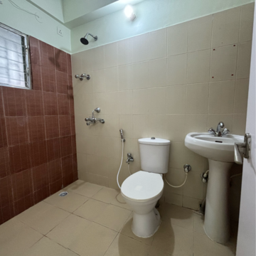 Bathroom in 3.5 BHK Apartment at Aashiana Mukul Shanti Garden, Bablatala – for Sale