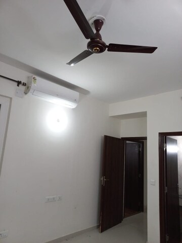 Furnished Amenities in 3 BHK Apartment at Sector 66 B – for Rent