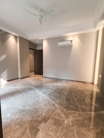 Room in 3 BHK Builder Floor at Green Park – for Rent