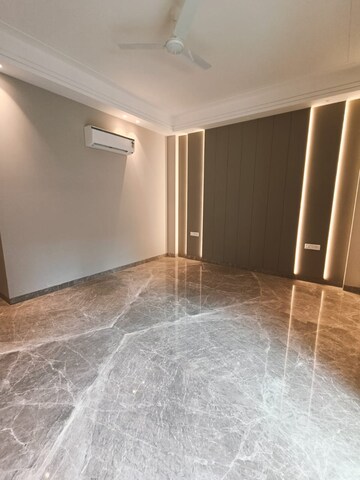 Room in 3 BHK Builder Floor at Green Park – for Rent