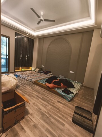 Bedroom in 3 BHK Builder Floor at Green Park – for Rent