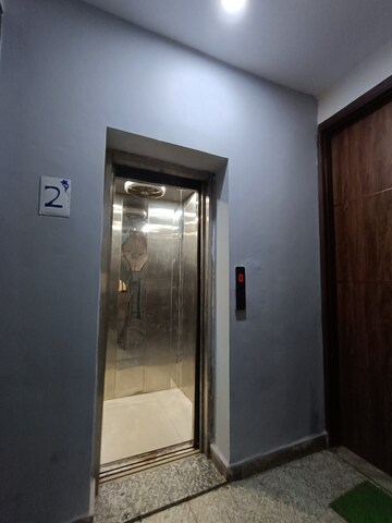 Room in 3 BHK Builder Floor at Malviya Nagar – for Sale