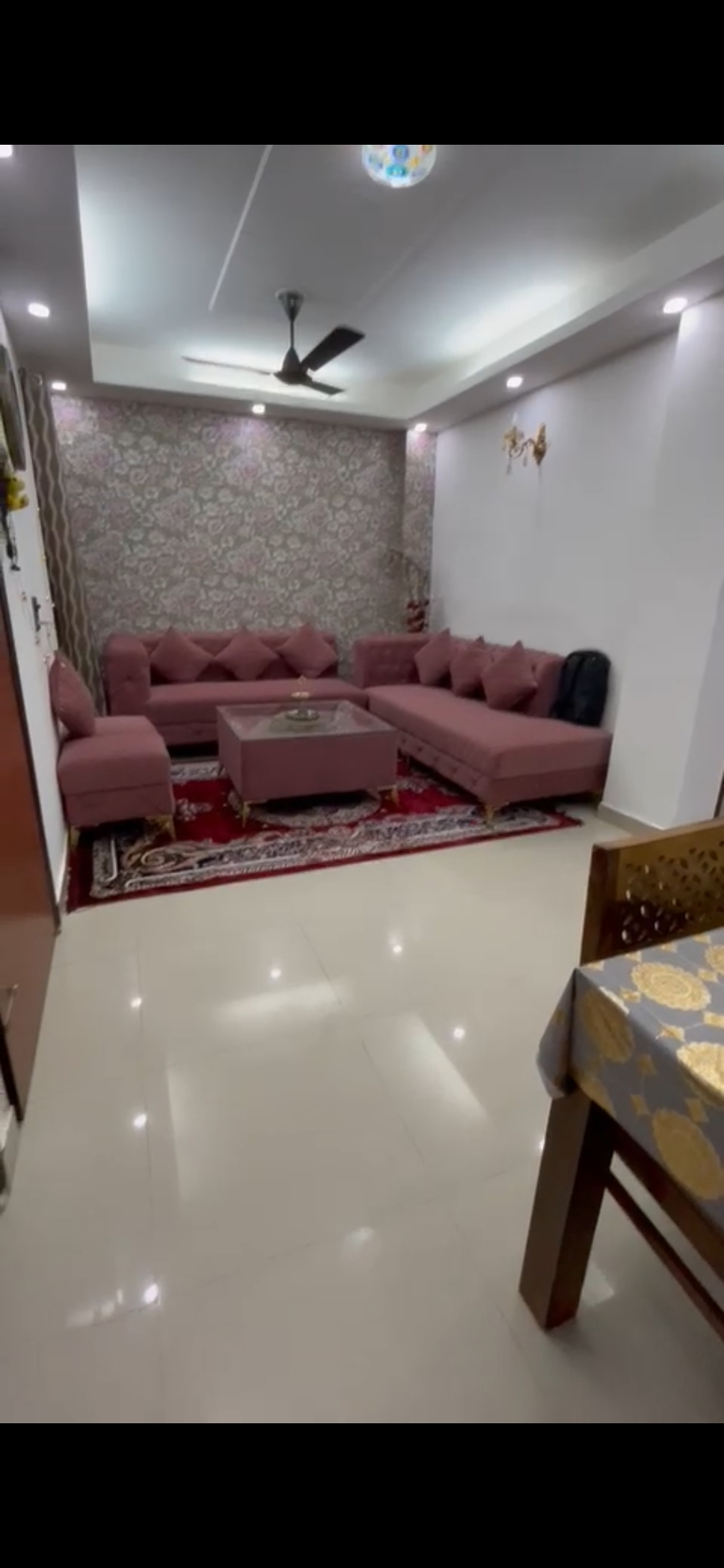 3 BHK + Servant Room Apartment For Sale in Batla House