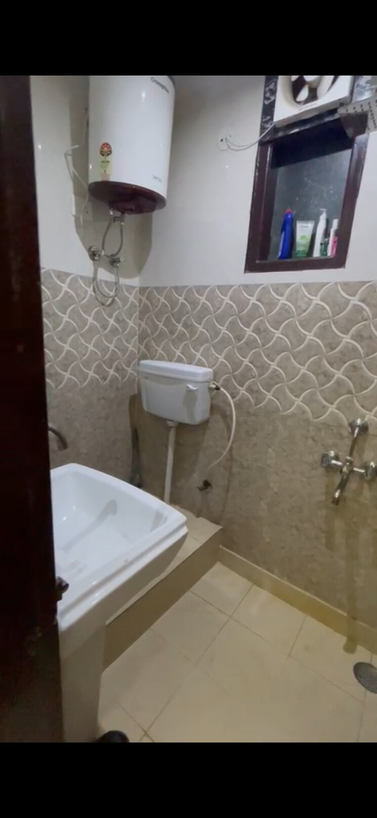 Bathroom, batla house 3 Bedroom 900 Sq.Ft. Apartment In Batla House Delhi 7892713