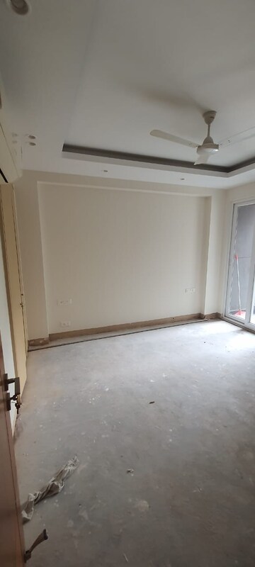 Room in 4 BHK Builder Floor at Greater Kailash ii – for Rent