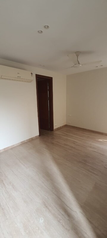 Room in 4 BHK Builder Floor at Greater Kailash ii – for Rent