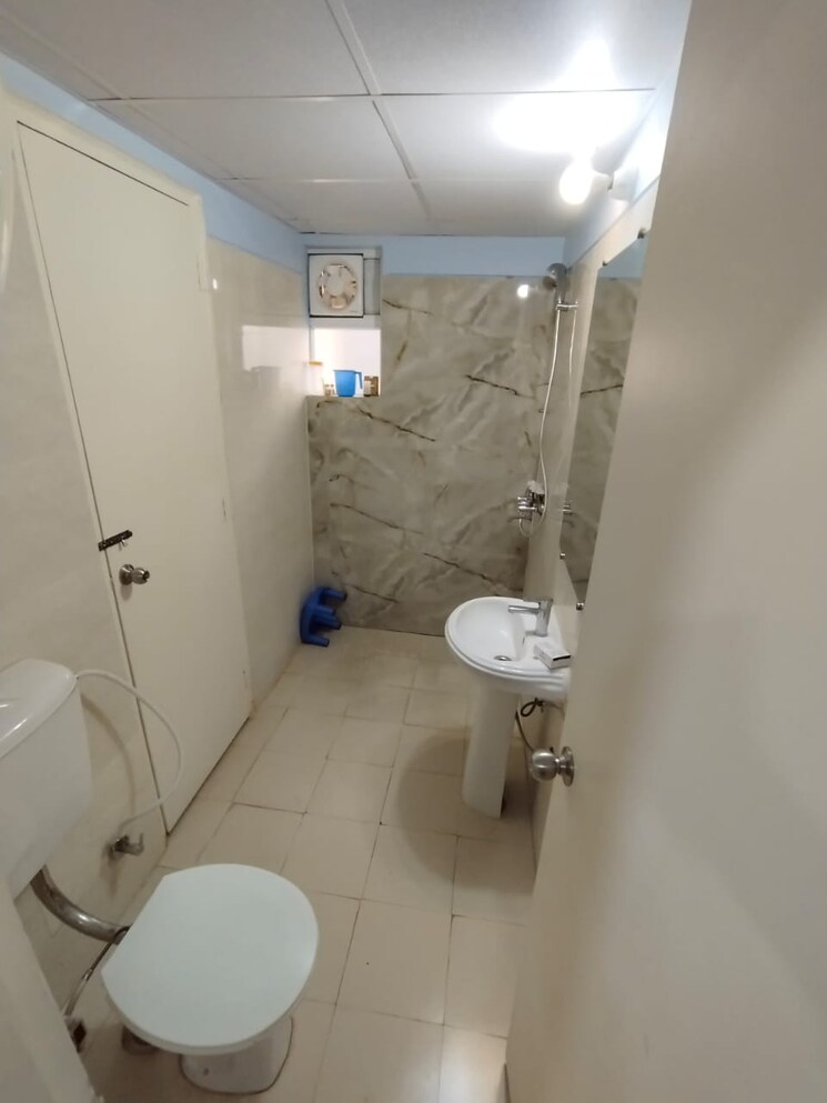 Bathroom, gaur-city-2-14th-avenue 3 Bedroom 1175 Sq.Ft. Apartment In Sector 16c Greater Noida Greater Noida 7892740