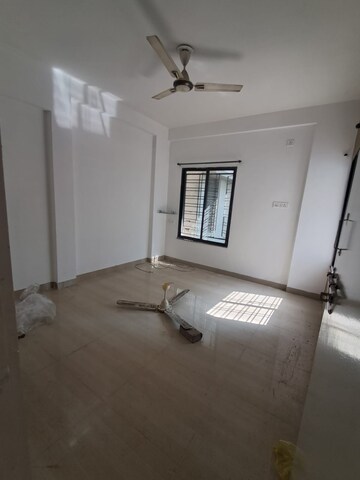 Room in 2 BHK Apartment at Chitnis Nagar – for Rent