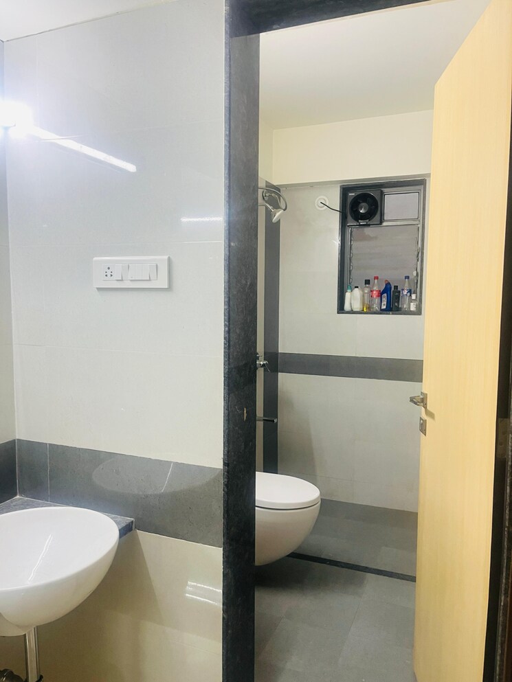 Bathroom, s-and-s-windsor-tower 2 Bedroom 1050 Sq.Ft. Apartment In Walvekar Nagar Pune 7892783