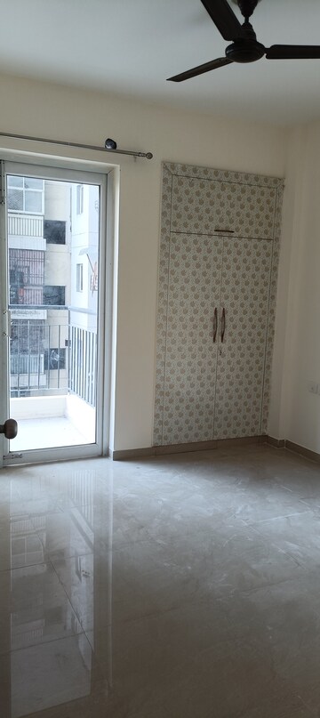 Room in 2 BHK Apartment at MCC Signature Heights, Raj Nagar Extension – for Rent