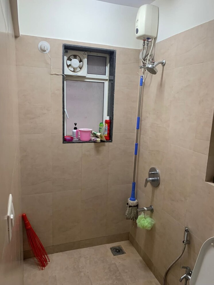 Bathroom, uk-luxecity 1 Bedroom 397 Sq.Ft. Apartment In Kandivali East Mumbai 7892810