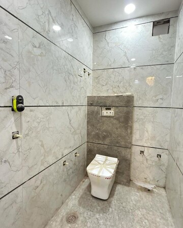 Bathroom in 2.5 BHK Builder Floor at Shastri Nagar – for Sale