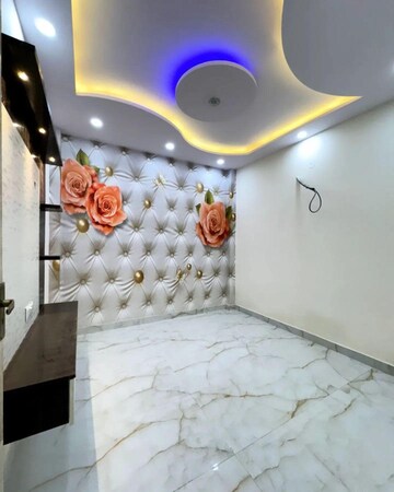 Bedroom in 2.5 BHK Builder Floor at Shastri Nagar – for Sale