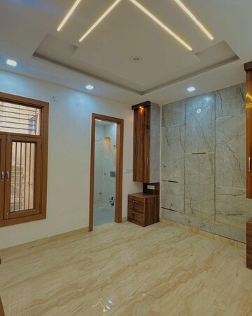 Room in 3.5 BHK Builder Floor at Shastri Nagar – for Sale