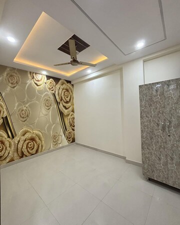 Room in 1.5 BHK Builder Floor at Shastri Nagar – for Sale