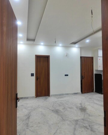 Room in 1.5 BHK Builder Floor at Shastri Nagar – for Sale
