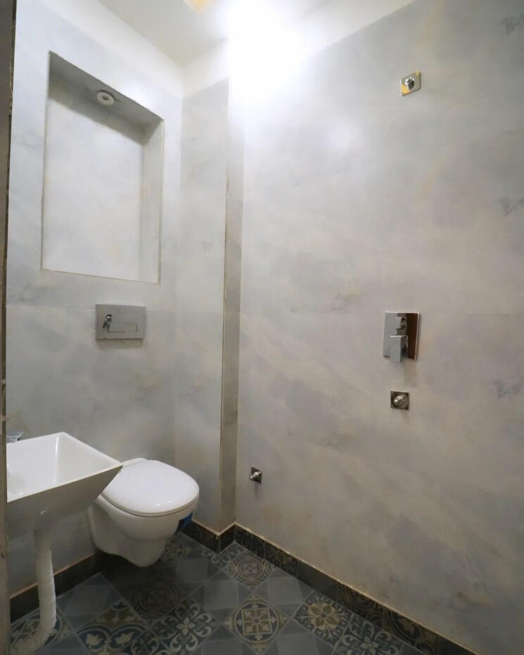 Bathroom, shastri nagar 3.5 Bedroom 950 Sq.Ft. Builder Floor In Shastri Nagar Delhi 7892824