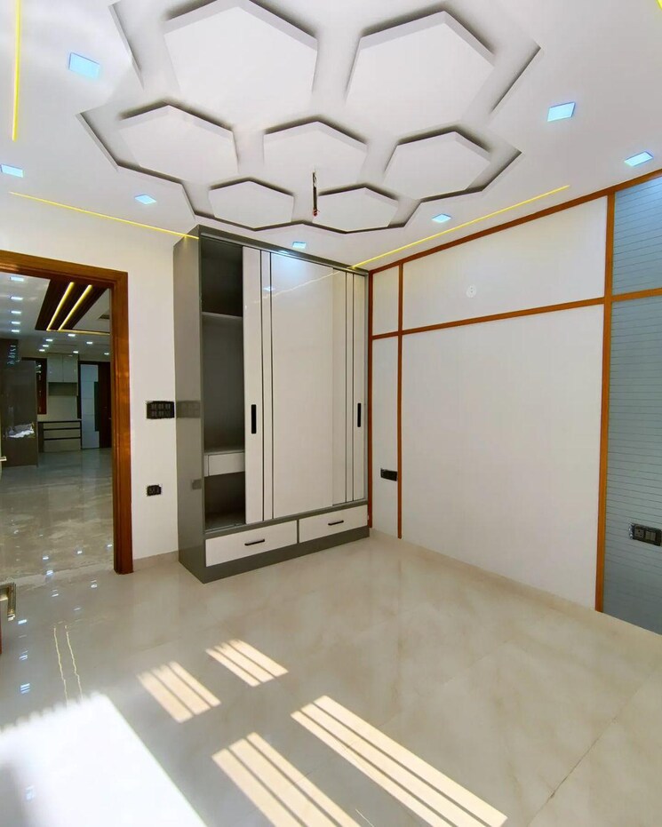 Room, shastri nagar 3.5 Bedroom 950 Sq.Ft. Builder Floor In Shastri Nagar Delhi 7892824