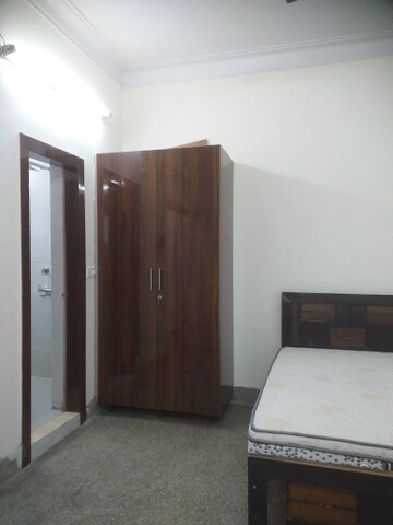 Room in 1 BHK Builder Floor at East Patel Nagar – for Rent