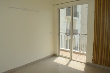 Room in 3 BHK Apartment at Jaypee Greens Aman, Sector 151 – for Rent