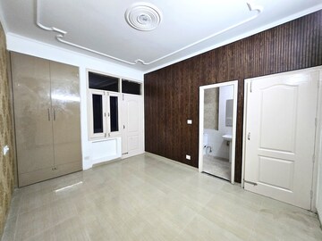 Room in 3 BHK Apartment at Sector 20 – for Sale