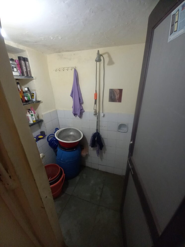 Bathroom, shastrinagar 1 Bedroom 450 Sq.Ft. Apartment In Shastrinagar Pune 7892901