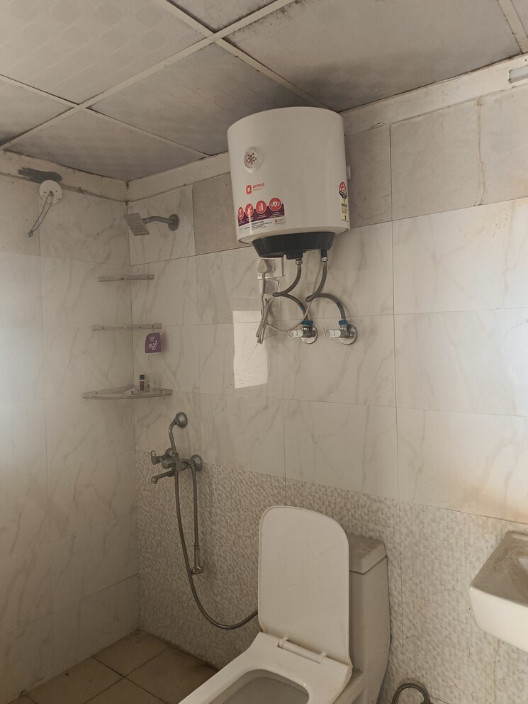 Bathroom, aims-golf-city 3 Bedroom 1350 Sq.Ft. Apartment In Sector 75 Noida 7892921