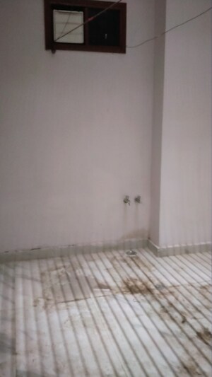 Master Bedroom in 2 BHK Villa at Gomti Nagar – for Rent