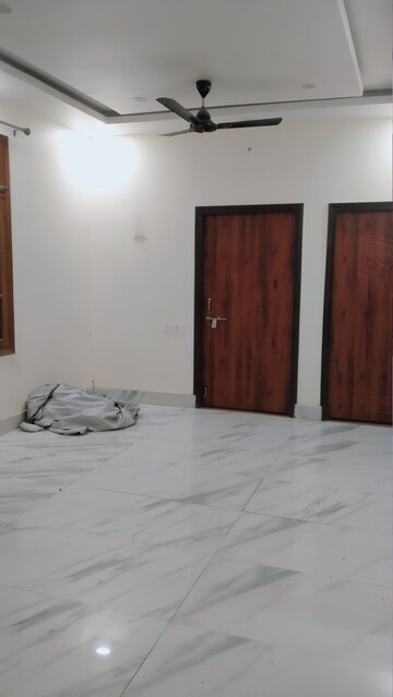 Room in 4 BHK Independent House at Gomti Nagar – for Rent