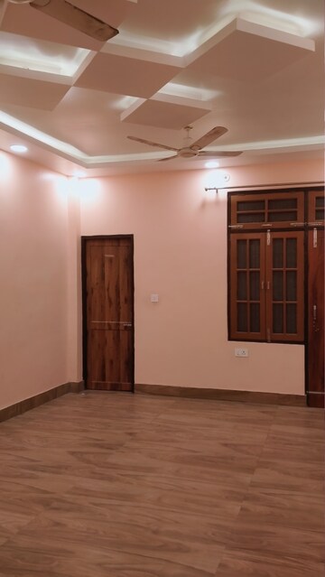 Room in 4 BHK Independent House at Gomti Nagar – for Rent