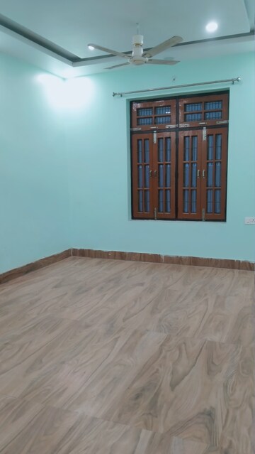 Room in 4 BHK Independent House at Gomti Nagar – for Rent