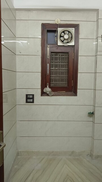 Bathroom in 1.5 BHK Independent House at Sector 56 – for Rent
