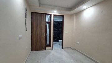Room in 2 BHK Apartment at Saket – for Rent