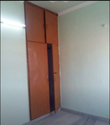 Room in 2 BHK Apartment at Sector 40 – for Rent