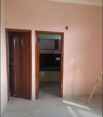 Room in 2 BHK Apartment at Sector 40 – for Rent