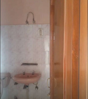 Bathroom in 2 BHK Apartment at Sector 40 – for Rent