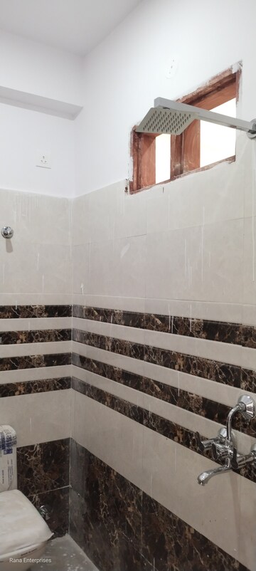 Bathroom in 2 BHK Builder Floor at Ansal Palam Triangle, Palam Vihar Extension – for Rent